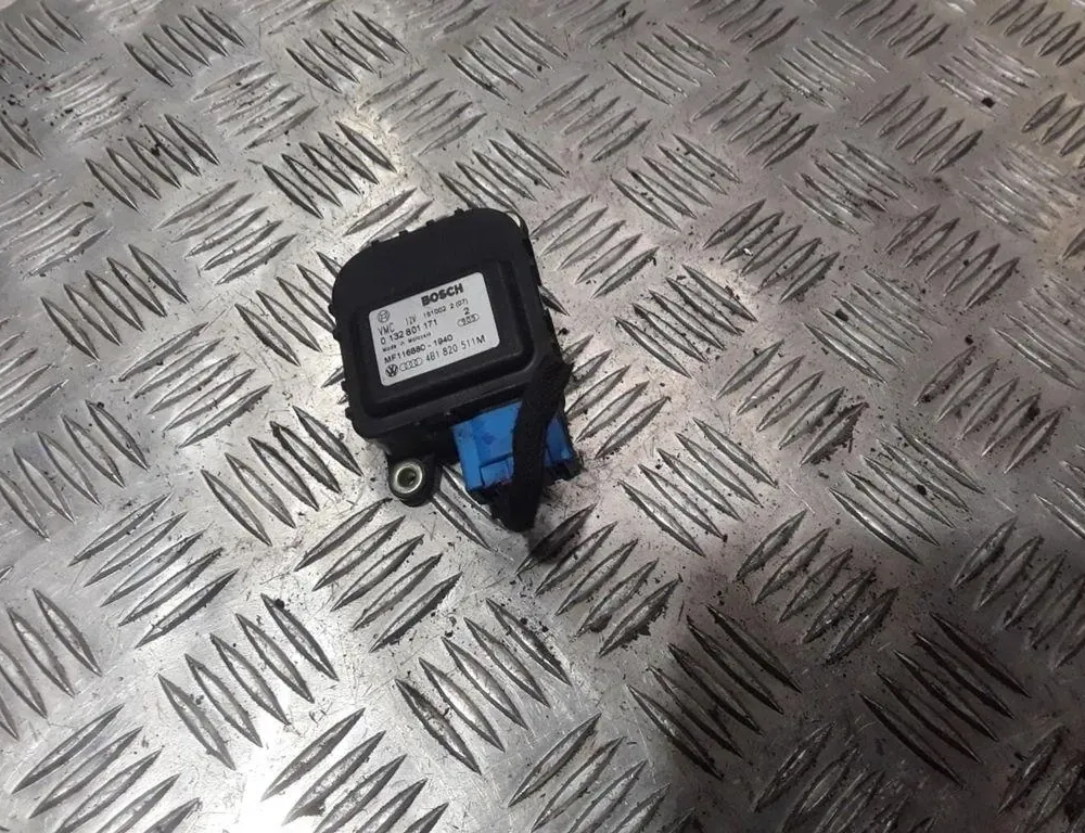 AUDI A6 C6/4F (2004-2011) Ventily na ovládanie vnútorného kúrenia 4B1820511M 33833778