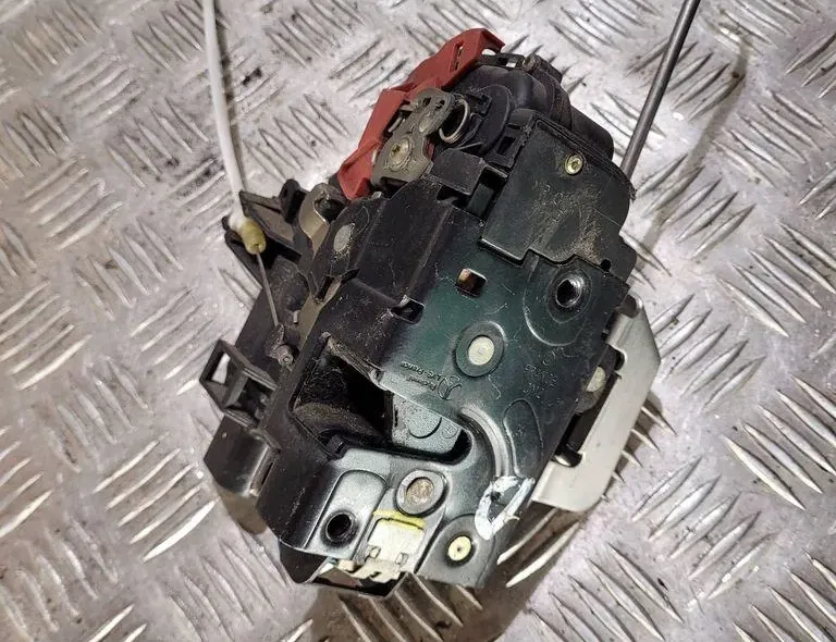 AUDI A4 B6/8E (2000-2005) Замок двери передний правый 4B1837016E 33838260