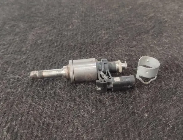 SEAT Leon 3 generation (2012-2020) Palivový vstrekovač 04E906036T 33112222