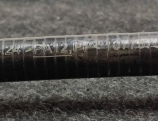 TESLA Model 3 1 generation (2017-2024) Chladiace hadice 107757600F 33150792