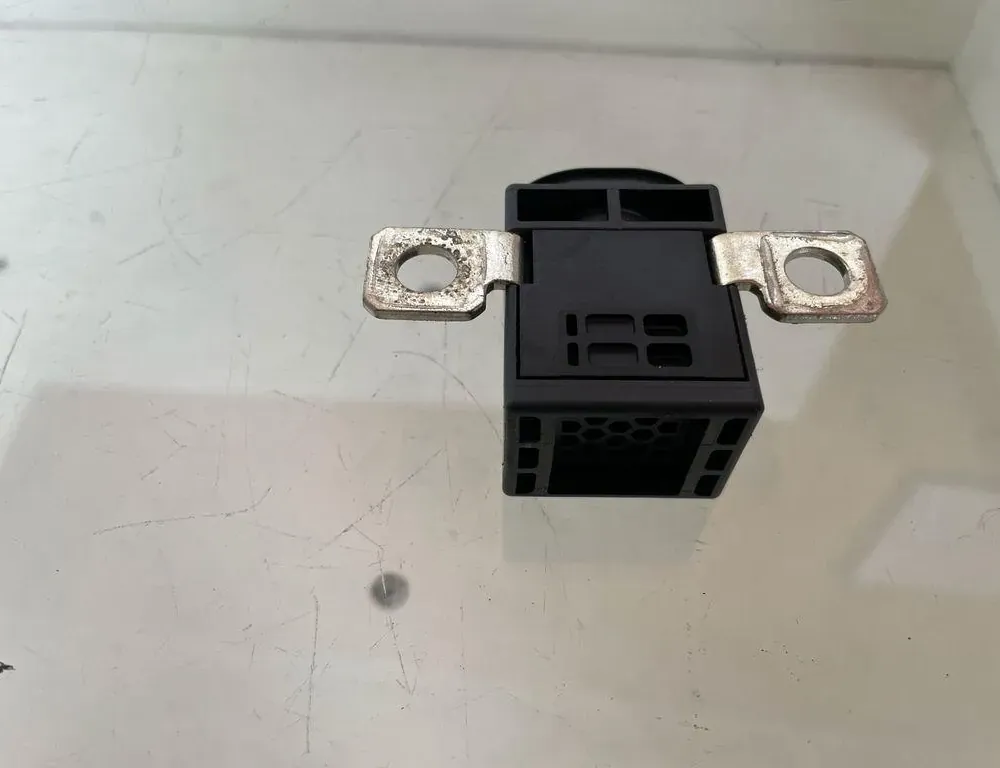 AUDI A6 C6/4F (2004-2011) Предохранитель батареи 4F0915519 33209455