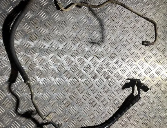 TOYOTA Avensis Verso 1 generation (2001-2003) Шланг гидроусилителя руля 33211143