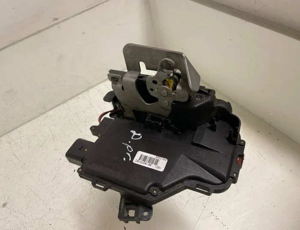 AUDI A4 B7/8E (2004-2008) Pravý predný dverový zámok 8E1837016C 33212268