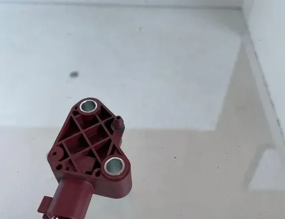 VOLVO V50 1 generation (2003-2012) Pravý senzor nárazu 8840A6 33212780