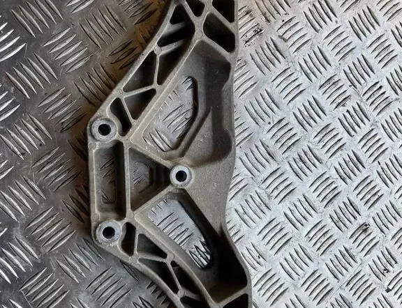 AUDI A6 C6/4F (2004-2011) Кронштейн заднего редуктора 4F0599287 33212858