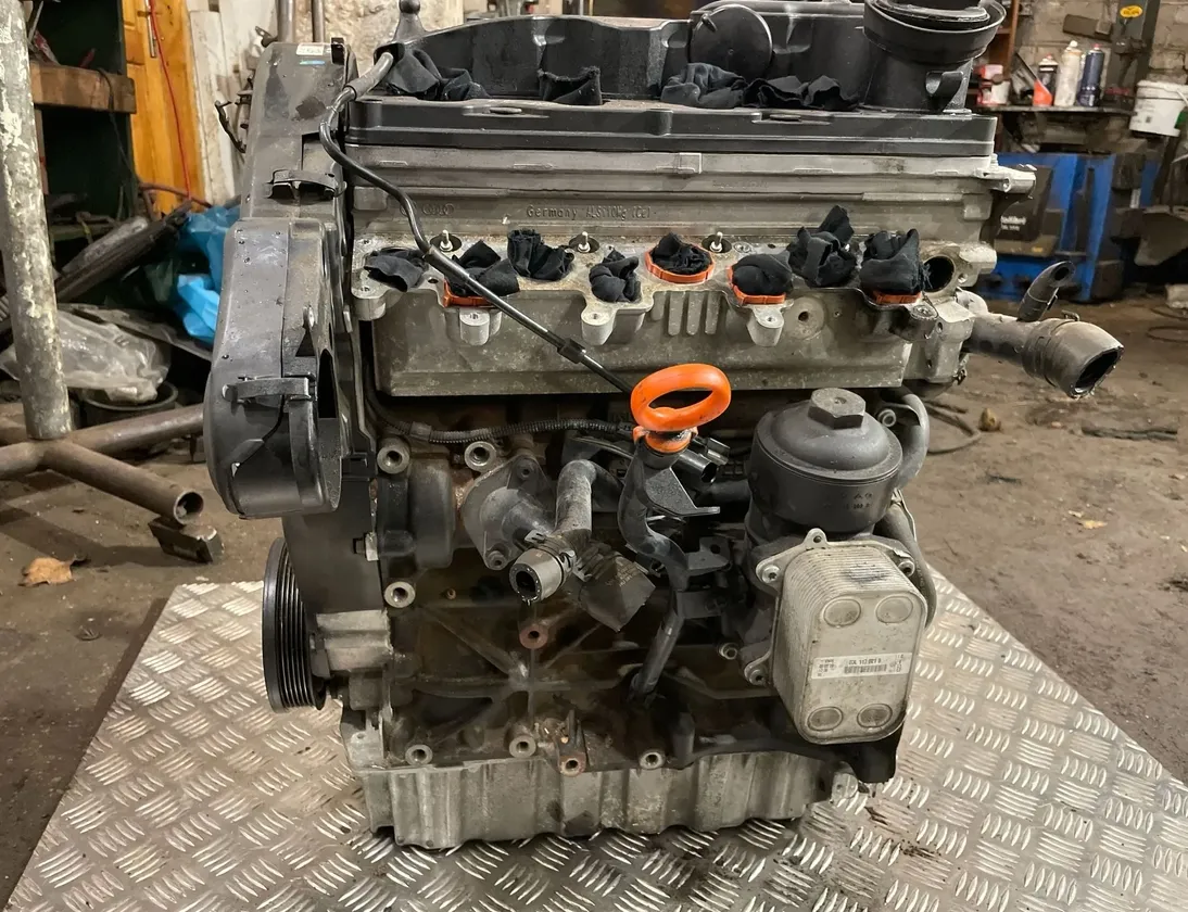 VOLKSWAGEN Golf 6 generation (2008-2015) Motor (Slovak) cay 33465965