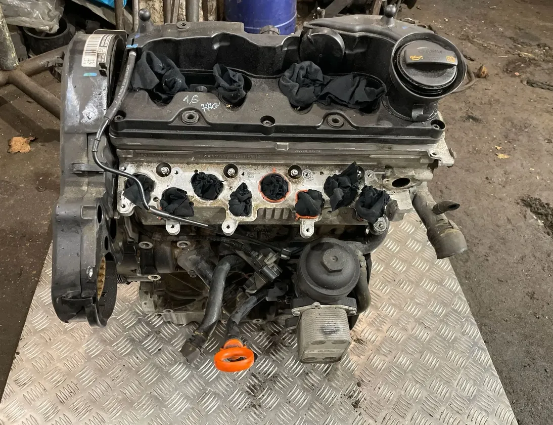 VOLKSWAGEN Golf 6 generation (2008-2015) Motor (Slovak) cay 33465965