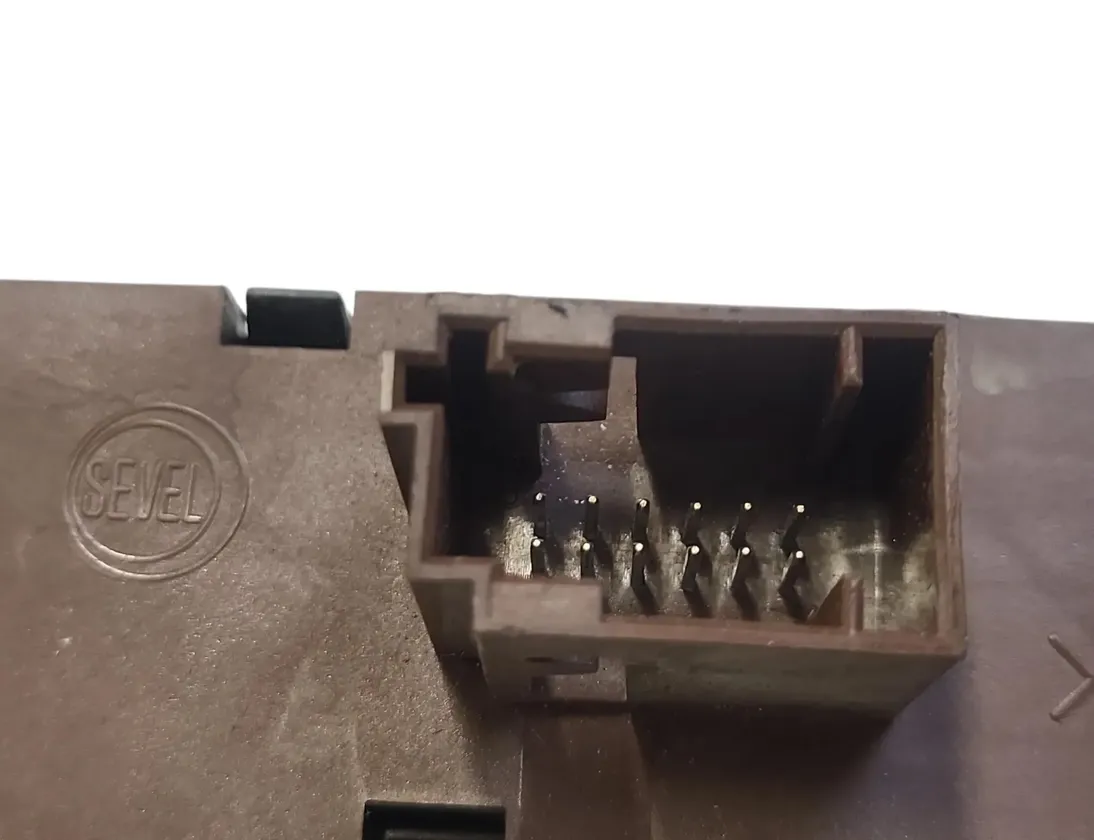 PEUGEOT Boxer 3 generation (2006-2024) Hazard button B569 28809644