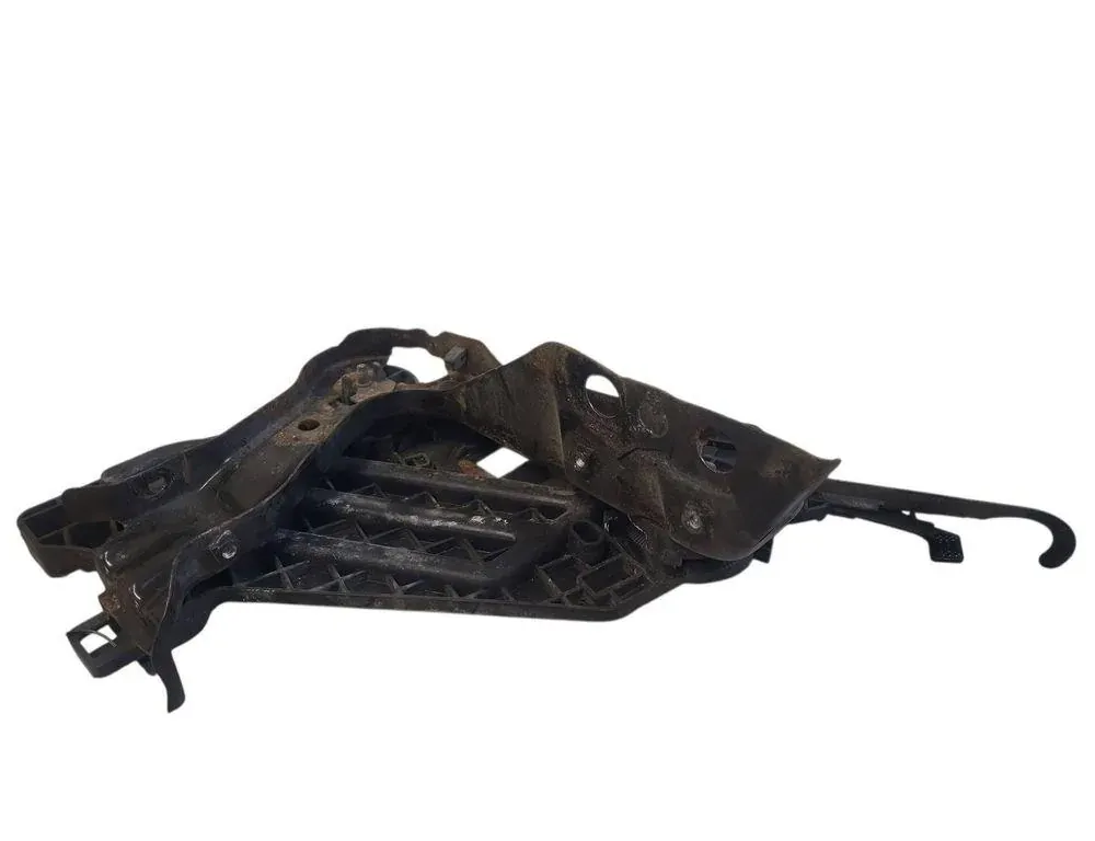 SKODA Octavia 2 generation (2004-2013) Держатель фонаря передний правый RE17035202 33333643