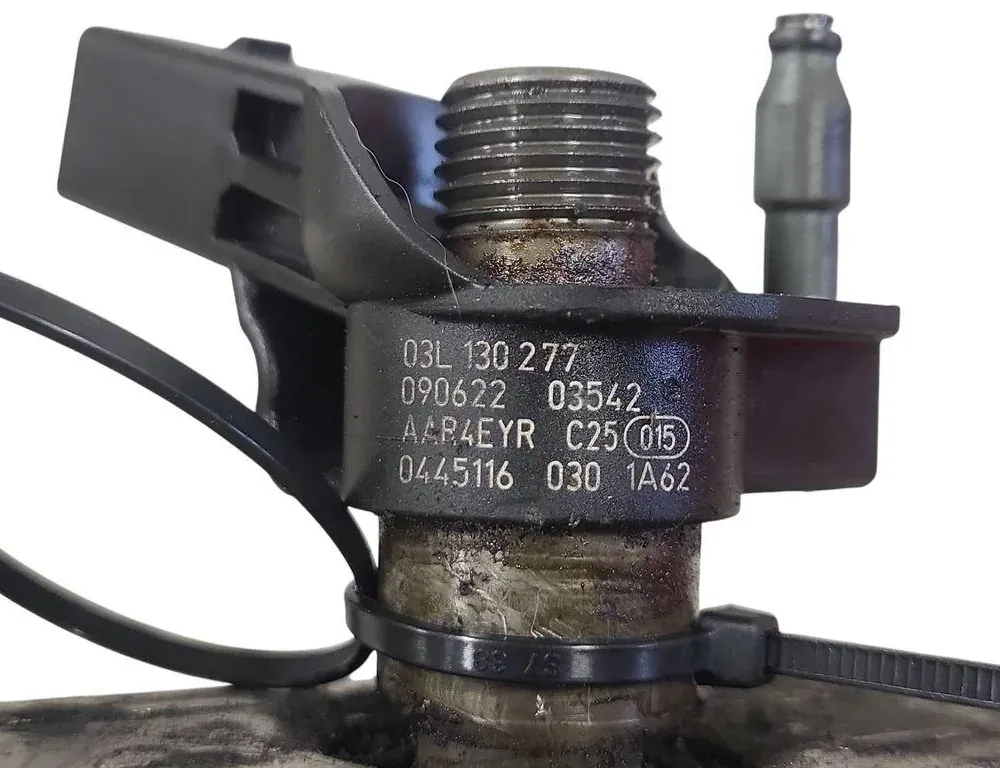 VOLKSWAGEN Passat B6 (2005-2010) Palivový vstrekovač 03L130277 34063894