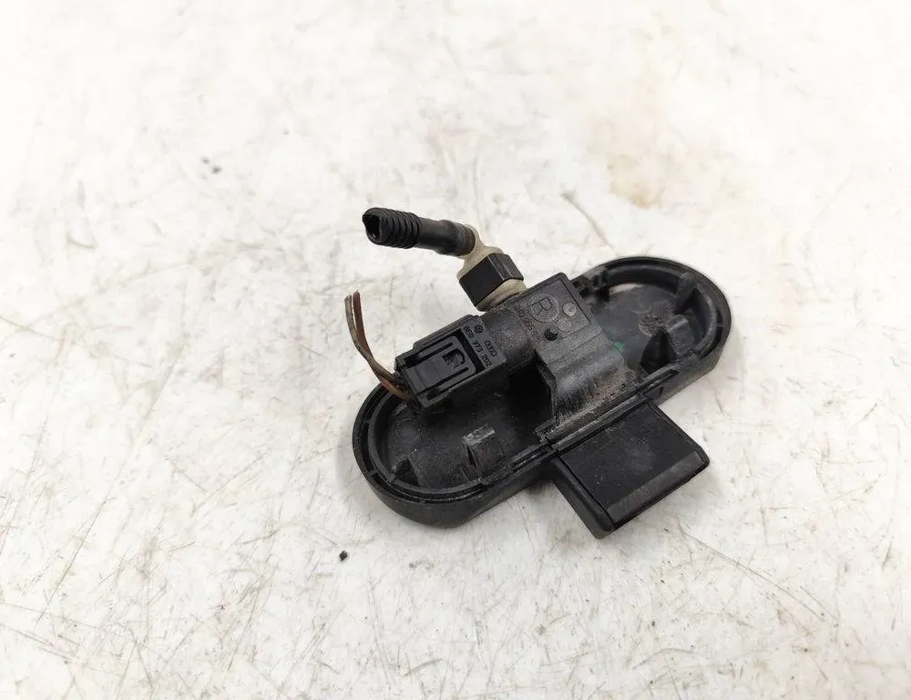 AUDI A4 B8/8K (2011-2016) Tryska stierača 8T0955988 31485697