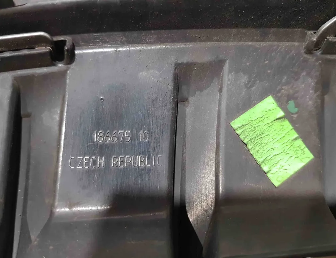 BMW X1 F48/F49 (2015-2023) Pravá predná mriežka 7383366,7354824 32388315