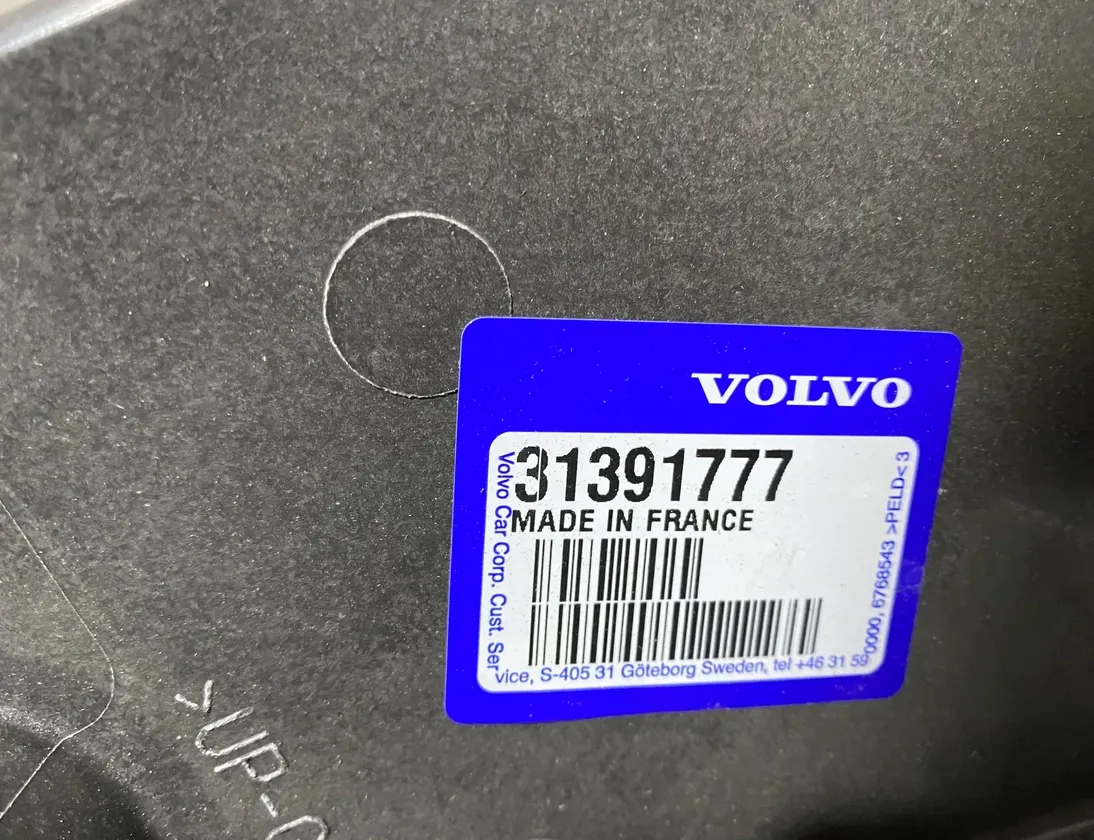 VOLVO XC90 2 generation (2014-2024) Front Left Fender Holder 31391777 33611541