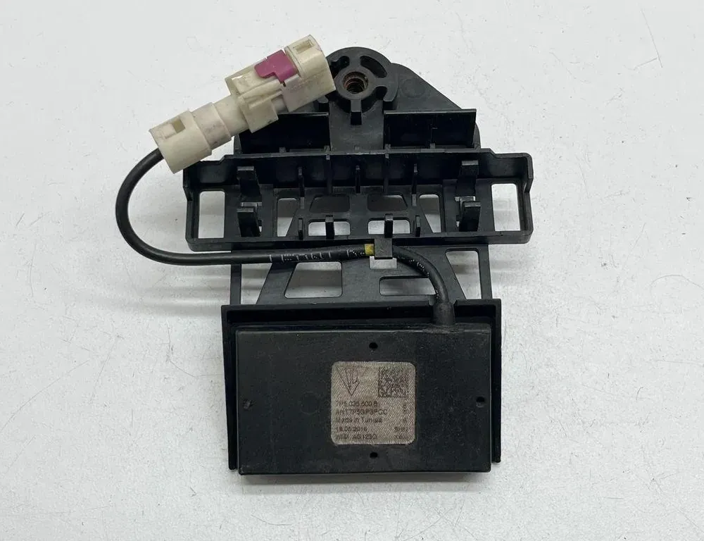 PORSCHE Cayenne 958 (2010-2018) Bootlid Antenna Amplifier 7P5035500B 33893477