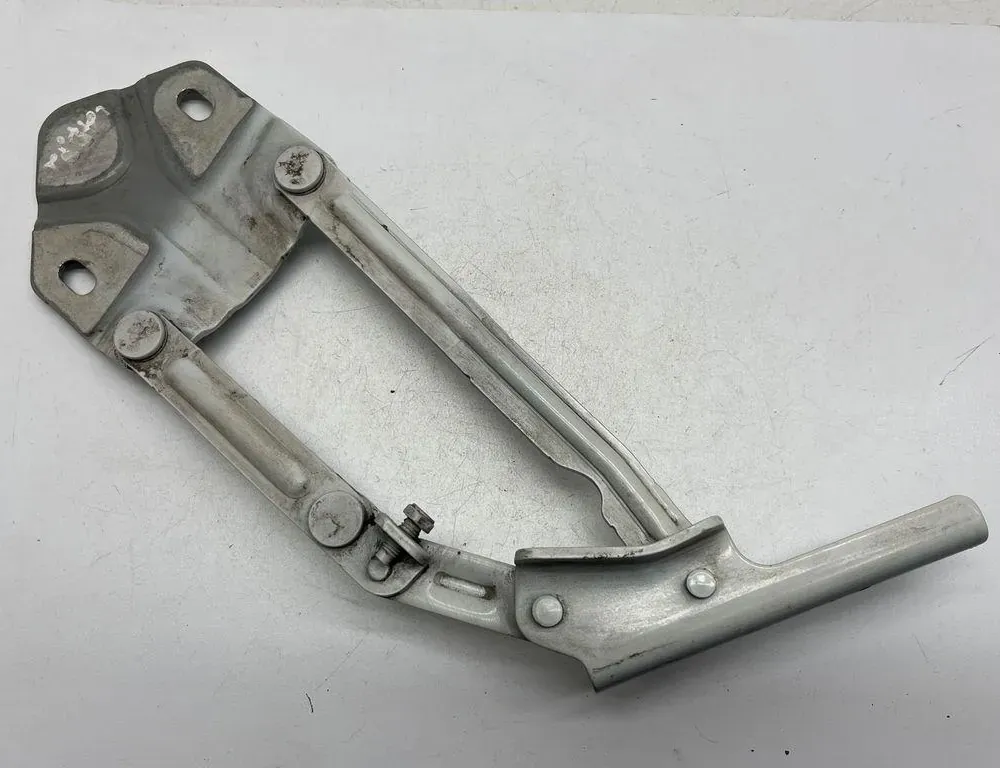 VOLKSWAGEN Caddy 3 generation (2004-2015) Петля капота передняя правая 110823301F 33901182