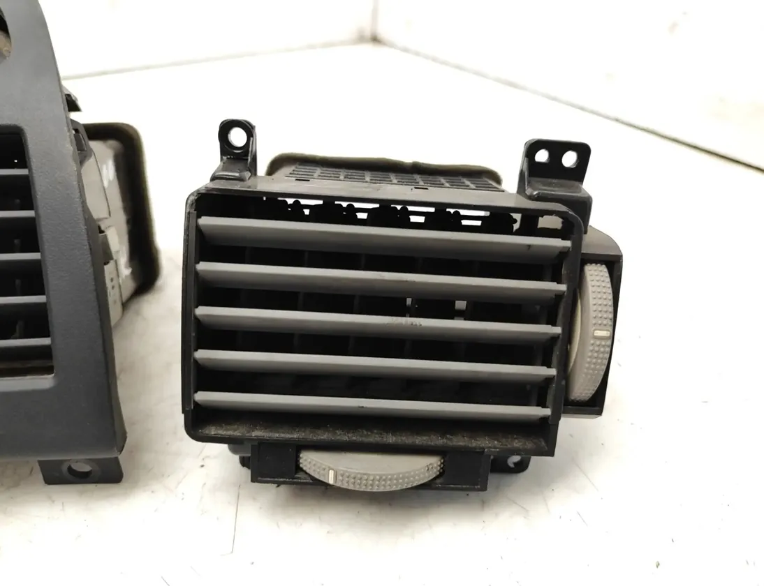 HYUNDAI Sonata 4 generation (1998-2012) Otvory na vetranie na prístrojovej doske 974203K000 23058883