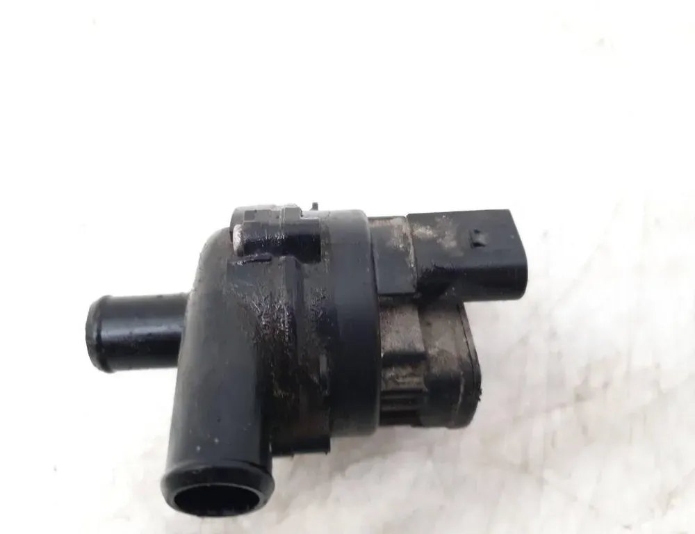 MERCEDES-BENZ C-Class W205/S205/C205 (2014-2023) Моторчик  циркуляции охлаждения A2118350364 33368892