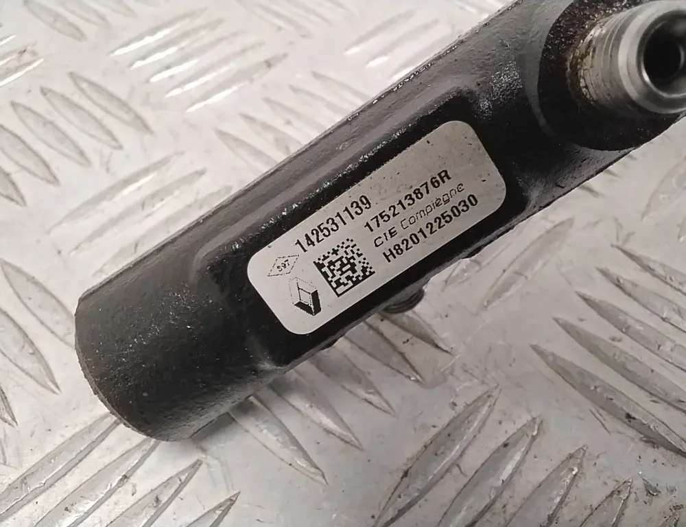 NISSAN Qashqai 2 generation (2013-2023) Топливная рейка 175213876R 33614919