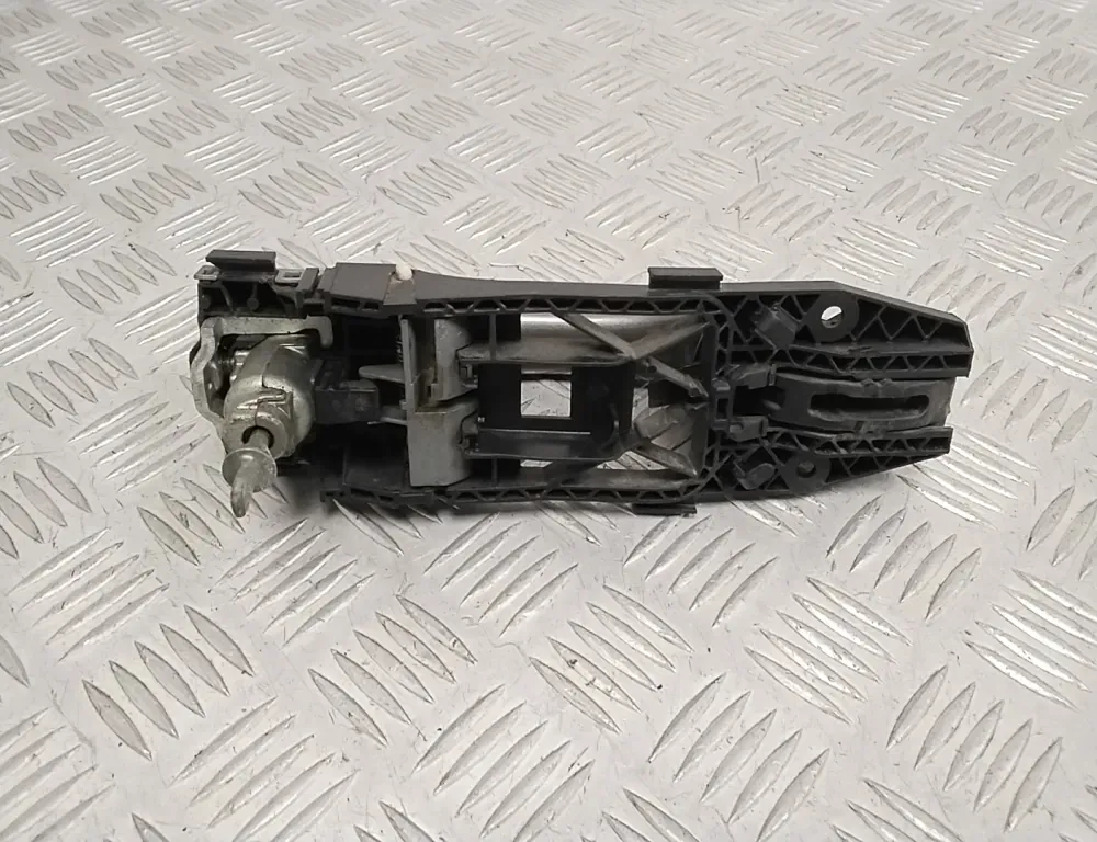 VOLKSWAGEN Golf 7 generation (2012-2024) Наружная ручка передней левой двери 5N0837885H 33798829