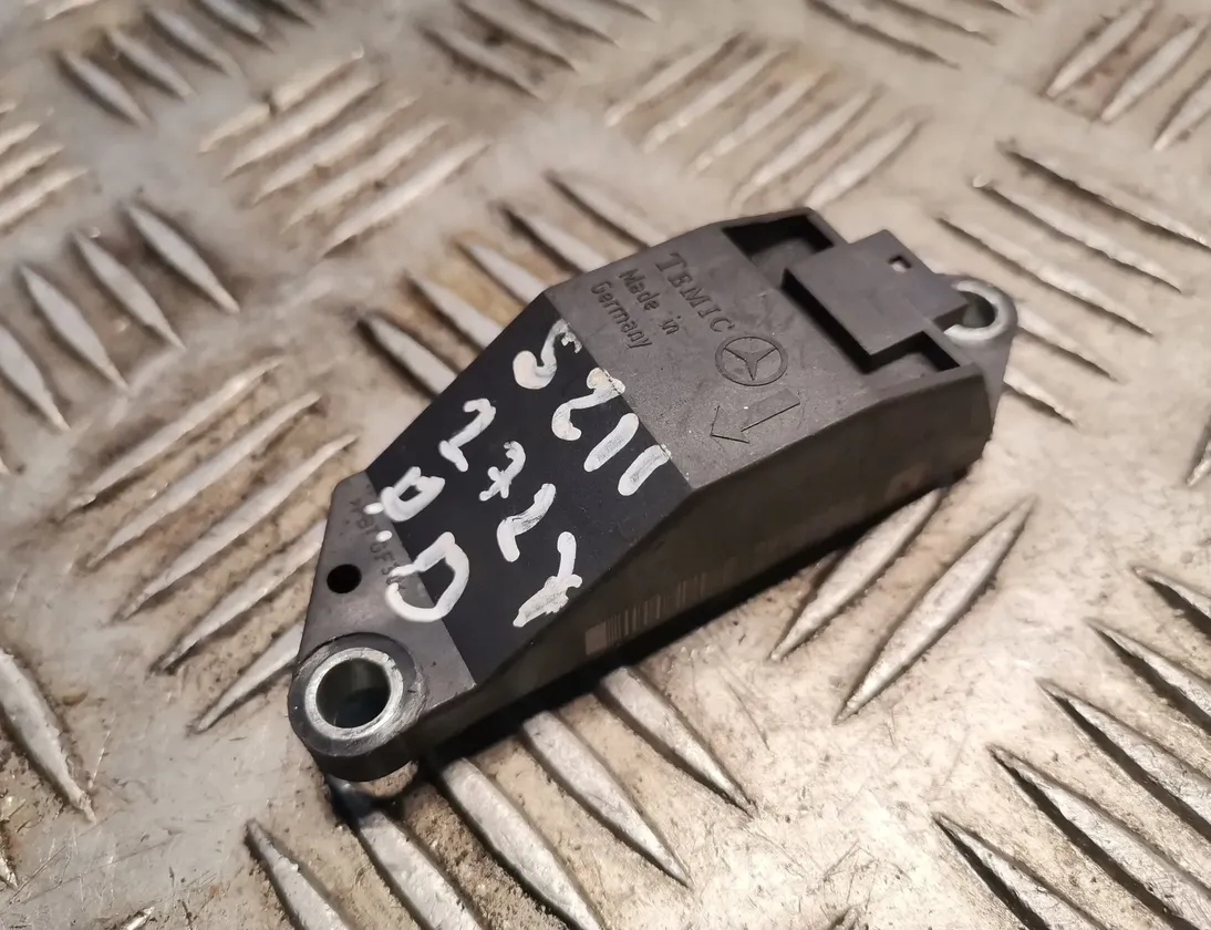 MERCEDES-BENZ E-Class W211/S211 (2002-2009) Датчик удара передний правый 0018209326 18285904