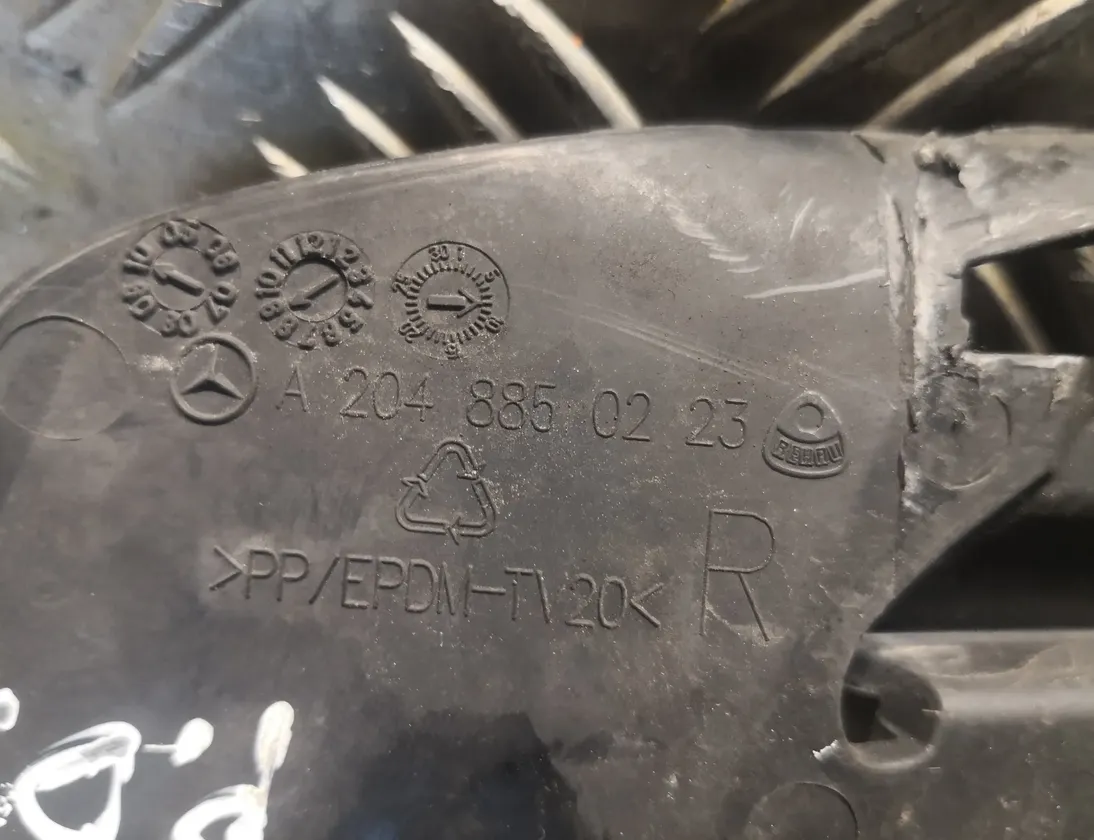 MERCEDES-BENZ C-Class W204/S204/C204 (2004-2015) Pravá predná mriežka A2048850223,2048850223 25159249