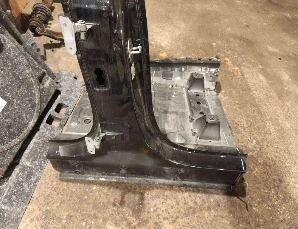 BMW X7 G07 (2018-2024) Порог подножки правый 33891247