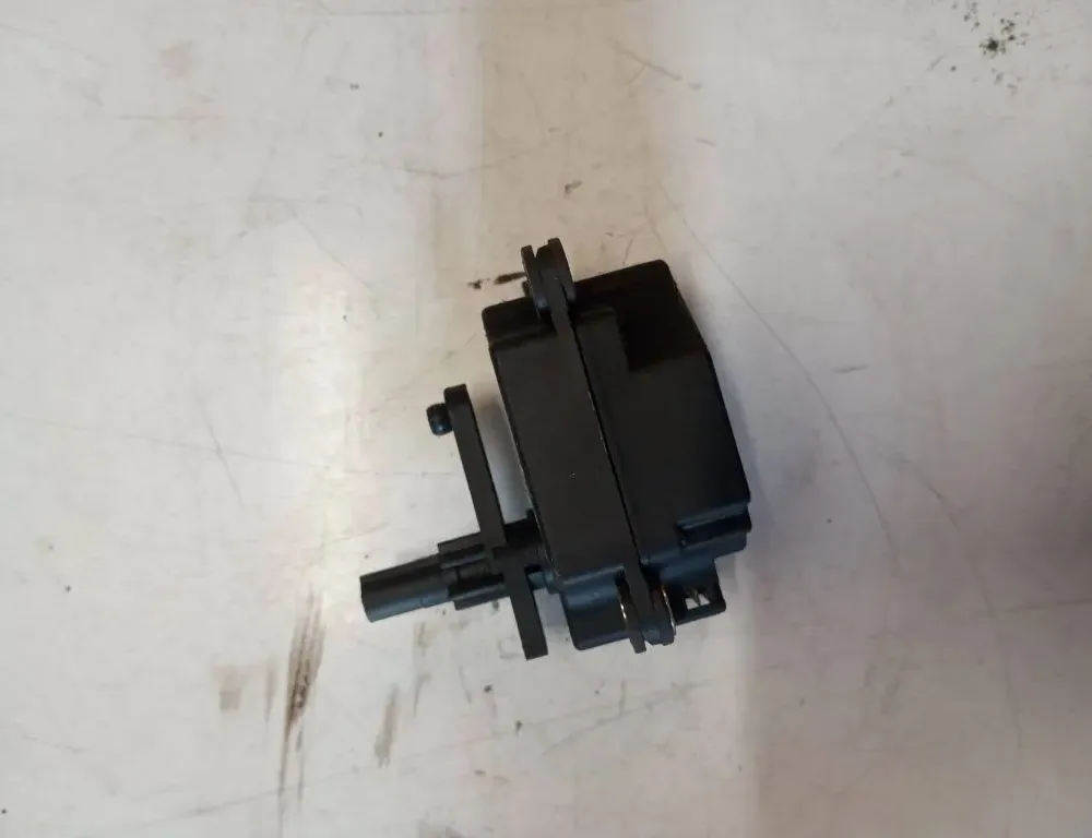 VOLVO V70 2 generation (2000-2008) Interior Heater Flap Motor Actuator 33124089