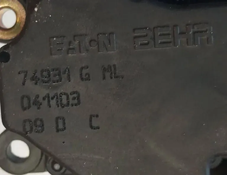 VOLVO V70 2 generation (2000-2008) Interior Heater Flap Motor Actuator 33124089