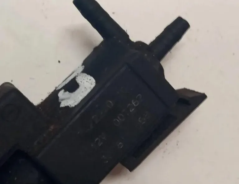 VOLVO V70 2 generation (2000-2008) Solenoid Valve 72224010 33128582