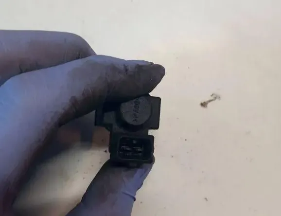 VOLVO V70 2 generation (2000-2008) Solenoid Valve 72224010 33128582