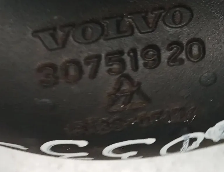 VOLVO XC60 1 generation (2008-2017) шланг радиатора интеркулера 30751920 33129682