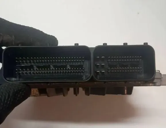 VOLVO XC60 1 generation (2008-2017) Engine Control Unit ECU P31303388 33130251