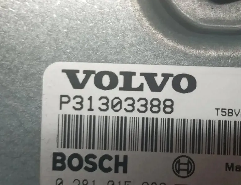 VOLVO XC60 1 generation (2008-2017) Engine Control Unit ECU P31303388 33130251