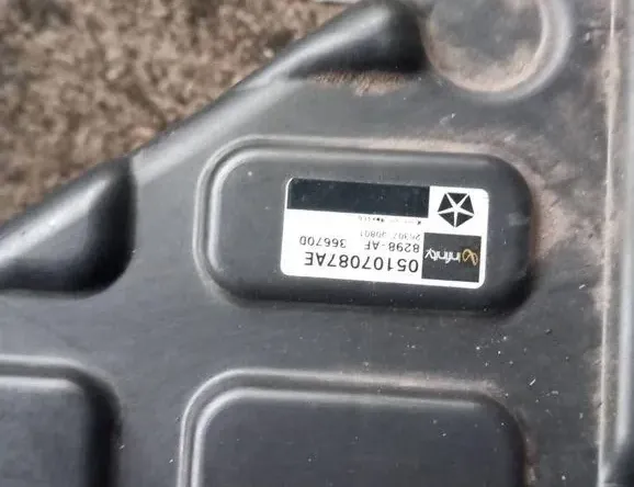 CHRYSLER Voyager 5 generation (2007-2020) Subwoofer 05107087AE 33131579