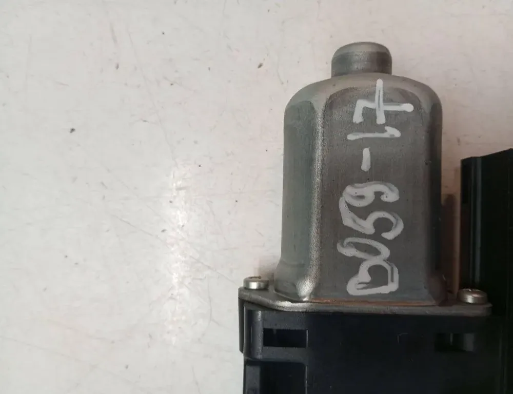 VOLVO XC60 1 generation (2008-2017) Маторчик стеклоподъемника задней правой двери WR12720 33132356