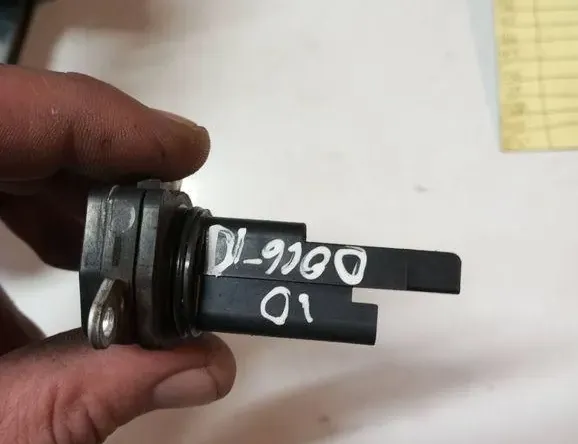 VOLVO V60 1 generation (2010-2020) Senzor hmotnostného prietoku vzduchu MAF 22204E0010,31342521 33132631