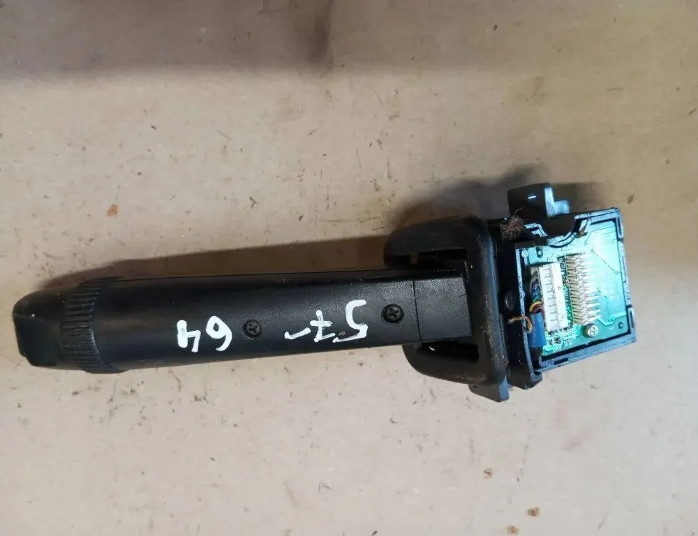 VOLVO V50 1 generation (2003-2012) Wiper Control 17D770 33134994