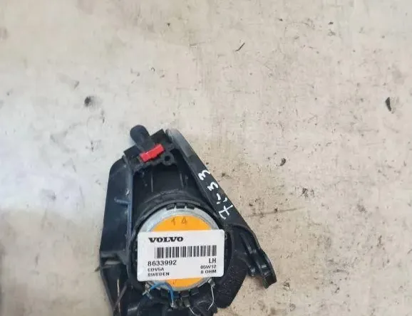 VOLVO XC70 2 generation (2000-2007) Ľavý predný dverový reproduktor 8633992 33135112