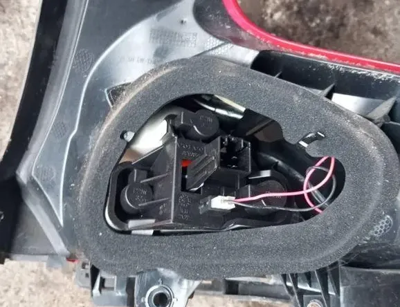 VOLVO V40 Cross Country 1 generation (2012-2020) Ľavé zadné koncové svetlo 31395844 33139917