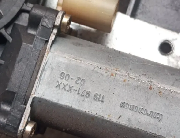 VOLVO V70 3 generation (2007-2020) Regulátor okna ľavých predných dverí 119971 33139968