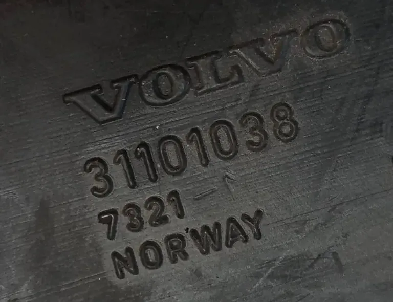 VOLVO V70 2 generation (2000-2008) Hoses 31101038 33153619