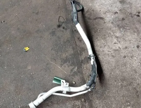 BMW X6 E71/E72 (2008-2012) Potrubie palivovej nádrže 7186702 33159236