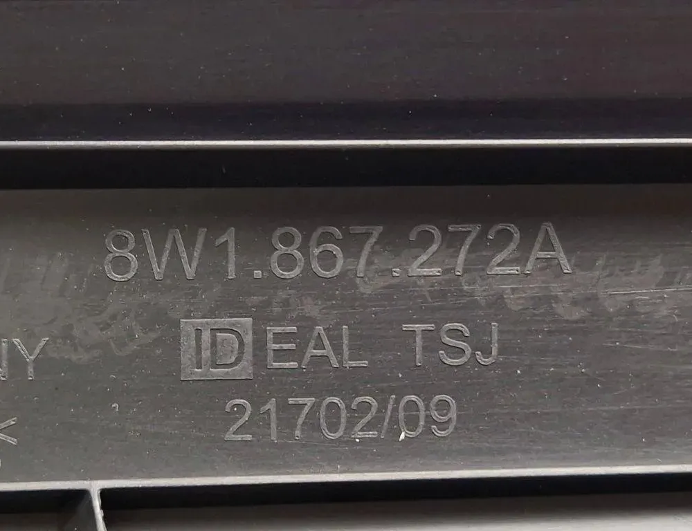 AUDI A4 B7/8E (2004-2008) Ostatné časti výbavy 8W1867272A 30554379