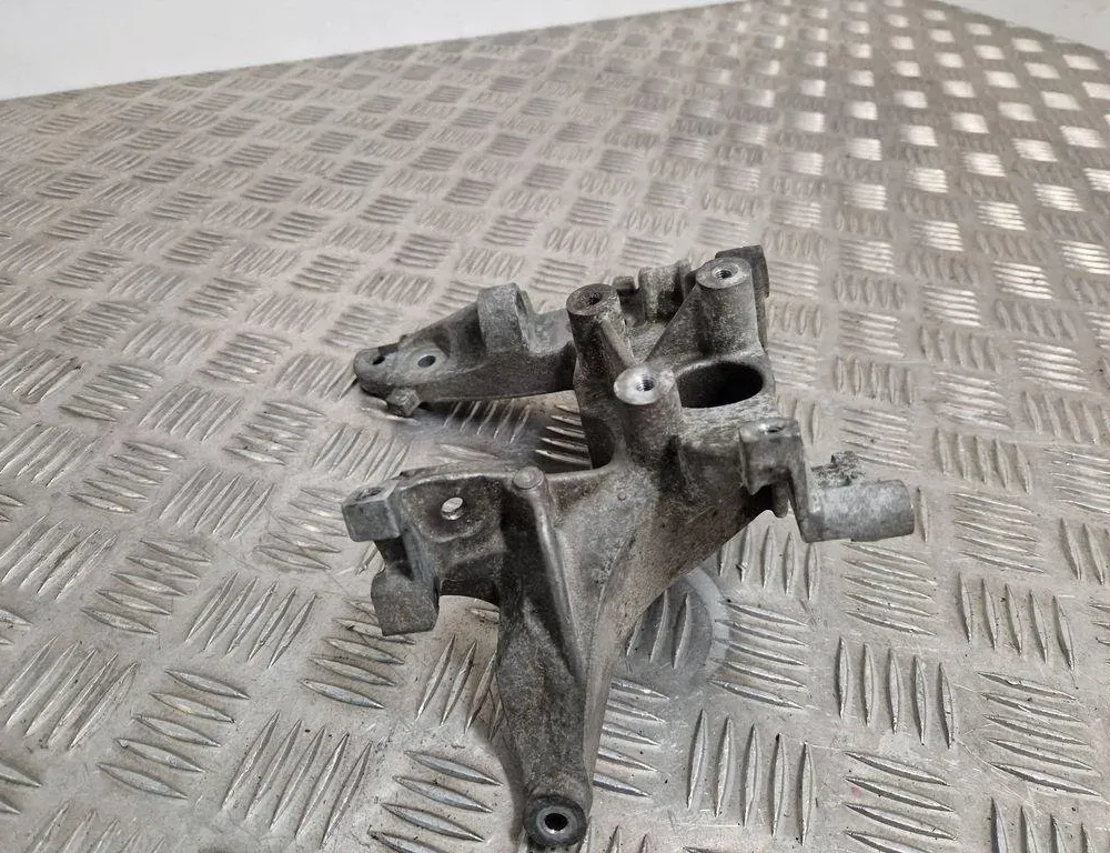 PEUGEOT 2008 2 generation (2019-2023) Držiak motora pravá strana 9684613880 30569126