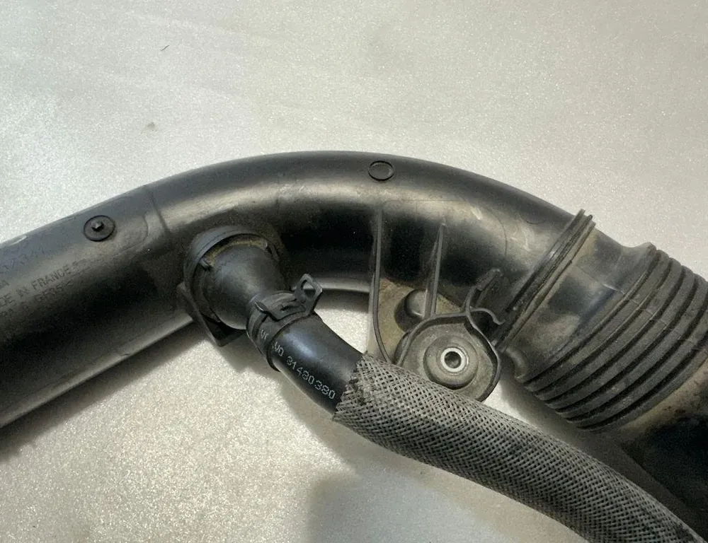 VOLVO S90 2 generation (2016-2023) шланг радиатора интеркулера 31657341 34130046