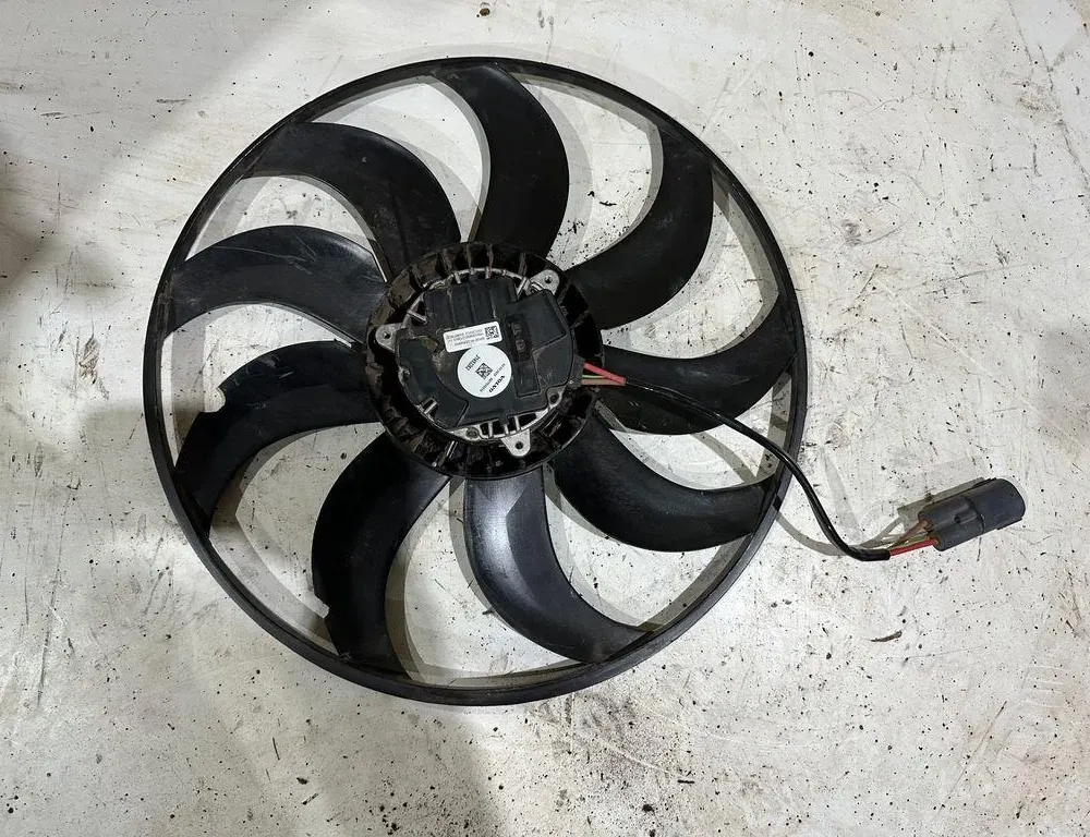 VOLVO S60 3 generation (2018-2023) Motorový chladiaci ventilátor Radiátor 34130287