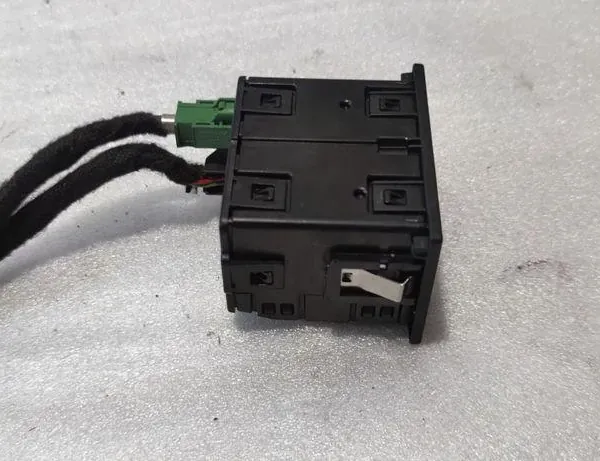 AUDI A6 C6/4F (2004-2011) Additional Music Player Connectors 4G0035736 34128221