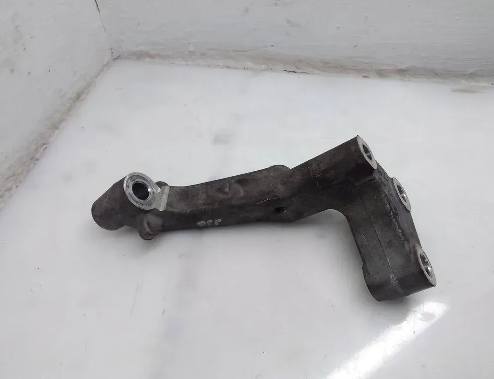 PEUGEOT 2008 2 generation (2019-2023) Кронштейн двигателя правой стороны 34064292