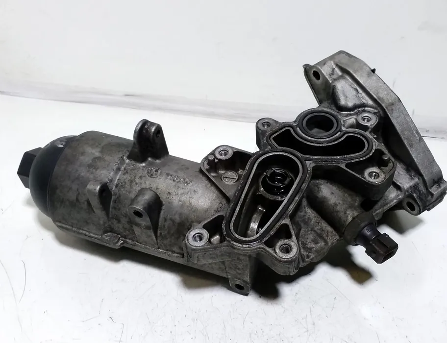 BMW 5 Series E60/E61 (2003-2010) Držiak olejového filtra 7788453 27716020