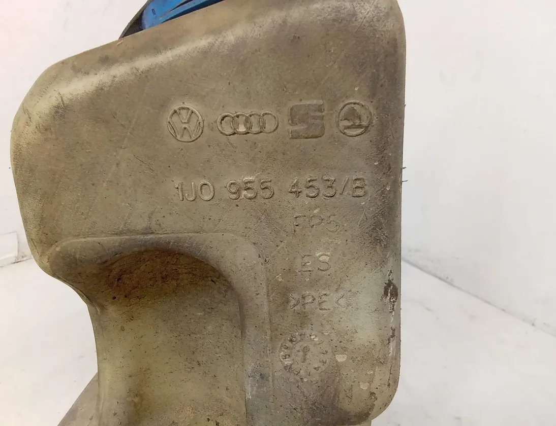 VOLKSWAGEN Golf 4 generation (1997-2006) Nádrž na ostrekovač okien 1J0955453B 28679242